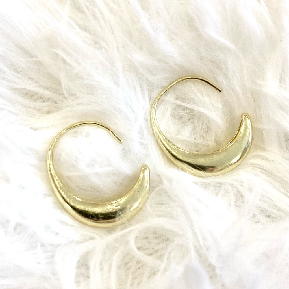 Elegant Golden-colour Crescent Hoop Earrings
